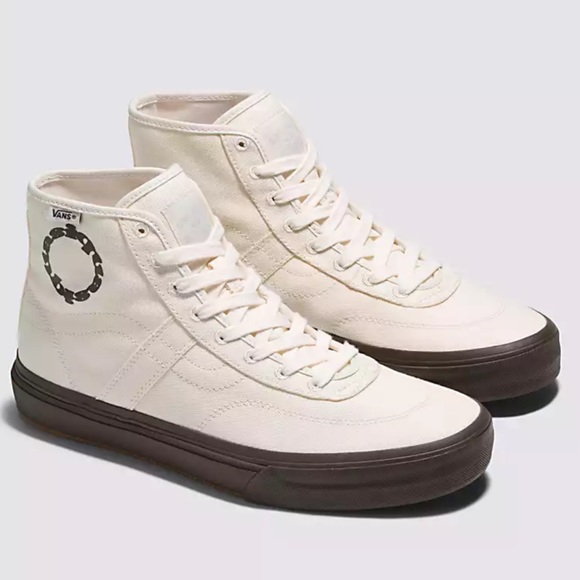 Vans Women’s Crockett High Dec
Quasi White
Vans X Quasi Crockett High Decon Shoe - Picture 1 of 16